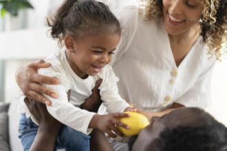 Crédit d'impôt nounou : ce que les parents peuvent vraiment récupérer en 2026