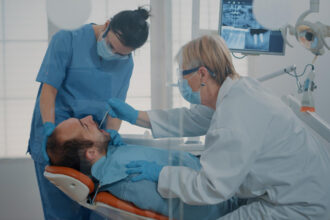 Urgence dentaire : abcès, fracture ou dent cassée, comment agir ?